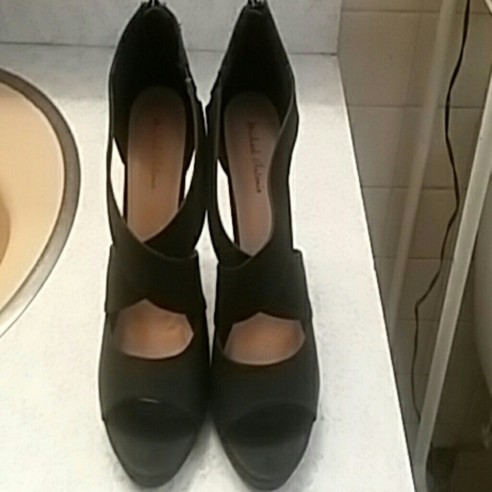 Michael Antonio  sexy  black heels